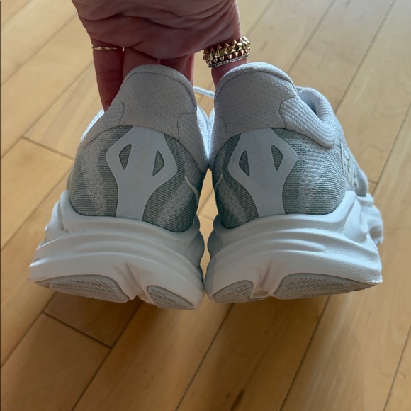 Hoka Clifton 10, Cosmic Grey / Stardust (light grey / silver), size 7.5 - Picture 12 of 16